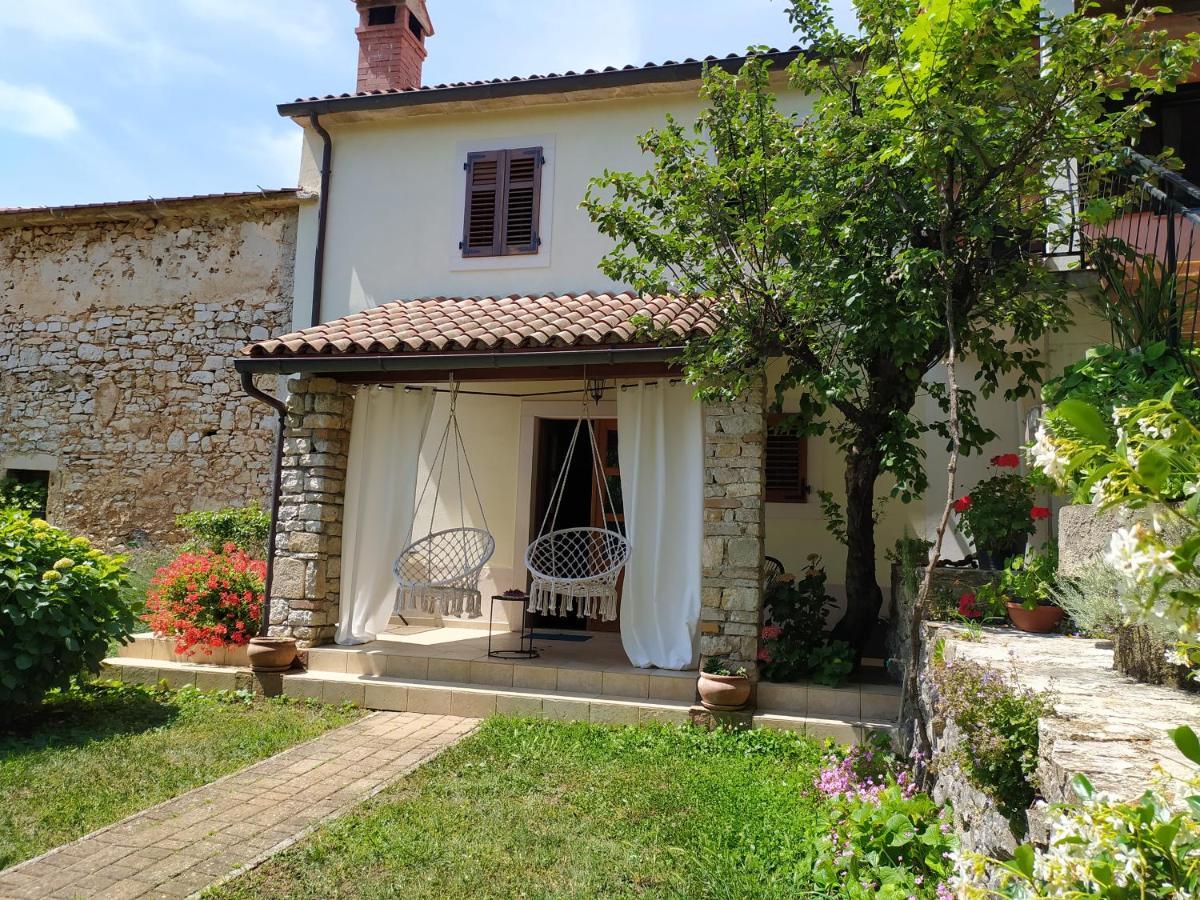 Apartment Parenzana, Little Row House With Big Green Yard In Central Istria Rakotule Exterior photo